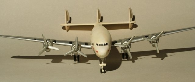 HAUSSER Super Constellation gebautes Modell Frontansicht