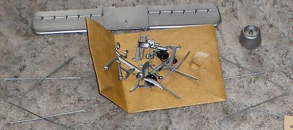 AN2 Bausatz untere Tragfläche, Fahrwerk und Verstrebungen