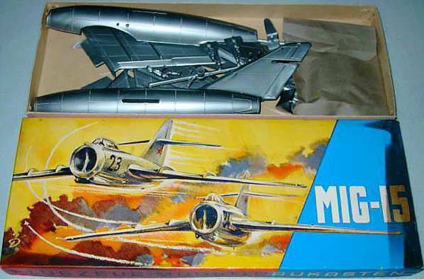 MIG-15 Verpackung und Bausatz