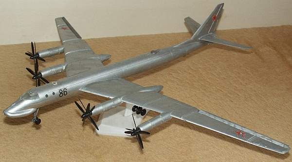 Tupolew TU - 20 gebautes Modell