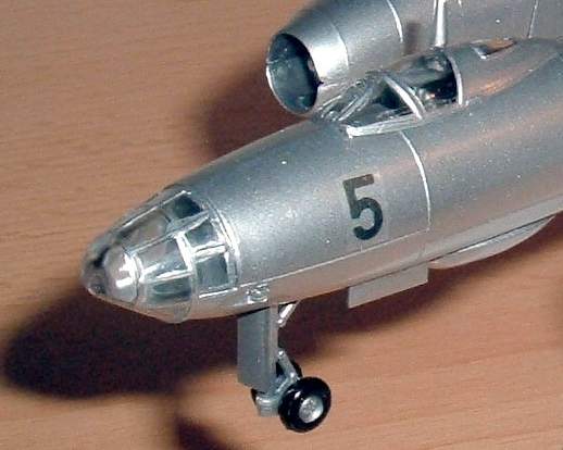 IL-28 gebautes Modell detail Cockpit und Nase