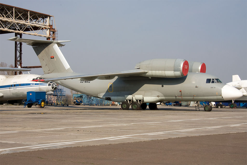 AN-72 Angola Air Charter D2-MAQ Bild fr-kiv-D2maq-g